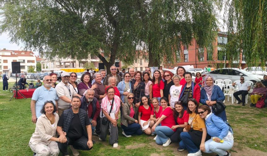 Özlem Gürses Eskişehir’de mahalle şenliğine katıldı