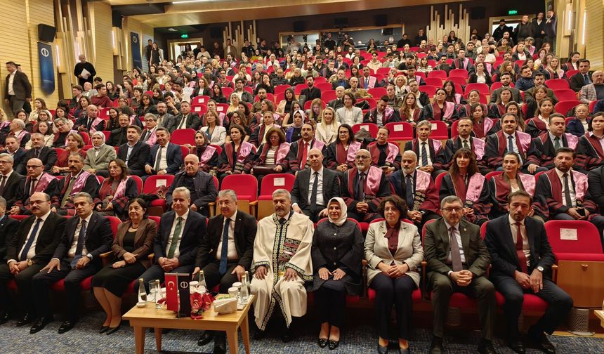 Anadolu Üniversitesi’nde yeni akademik yıl törenle başladı