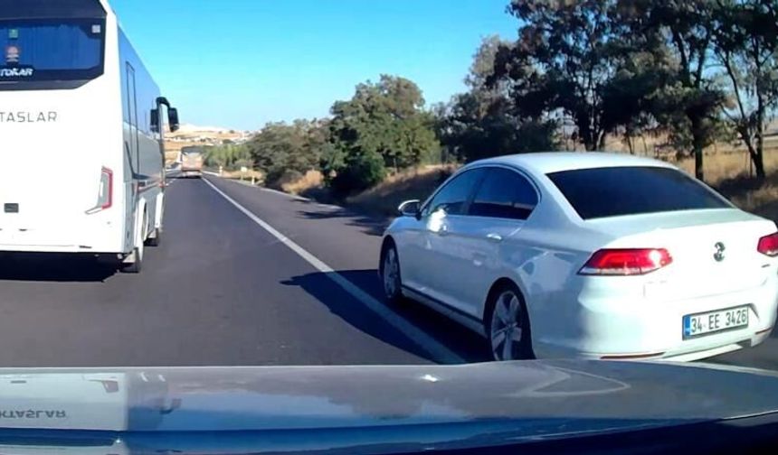 Trafiği hiçe saydı! Bozüyük-Eskişehir yolunda tehlikeli anlar
