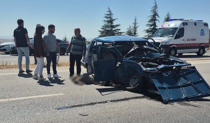 Eskişehir'de iki otomobil çarpıştı: 1’i bebek 6 kişi yaralandı