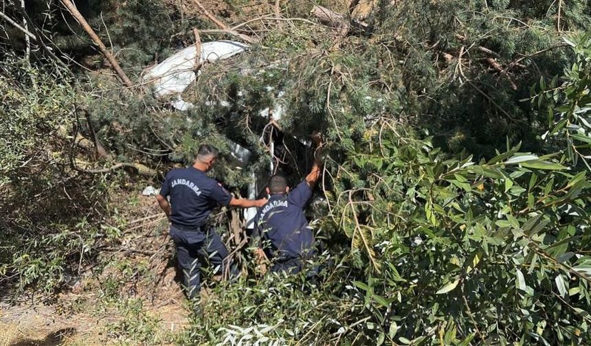 Eskişehir yolunda kontrolden çıkan otomobil şarampole uçtu: 4 kişi yara almadan kurtuldu