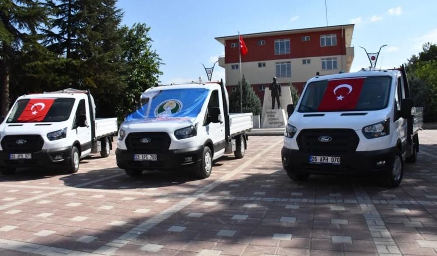 Beylikova’da üreticiye 9 milyon TL’lik yatırım: 3 kamyonet ve 5 süt tankı