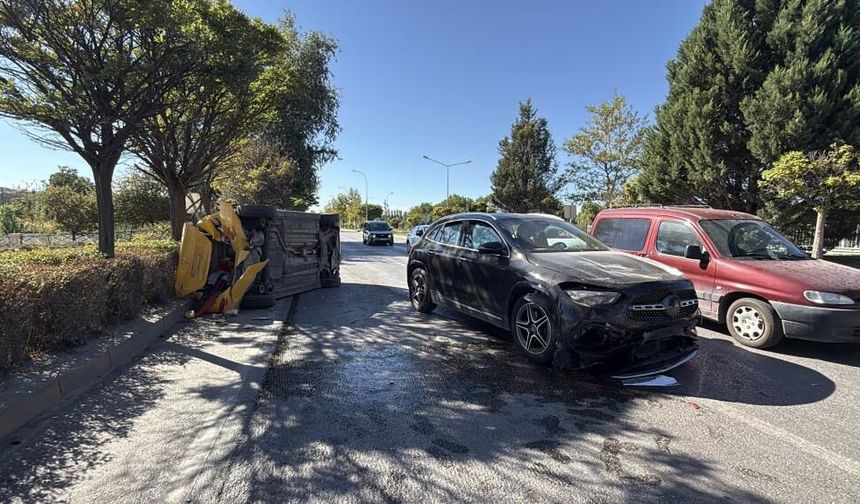 Eskişehir’de ticari taksi ile SUV çarpıştı: 2 sürücü yaralandı