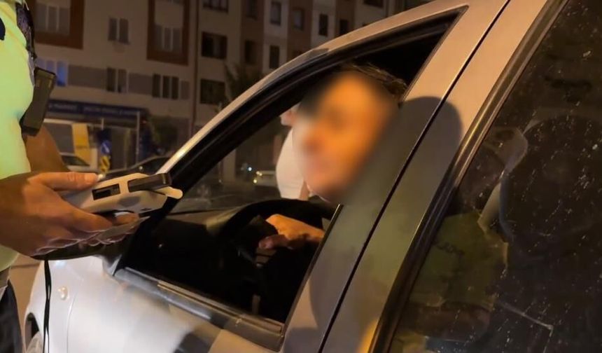 Eskişehir’de alkollü sürücü aynı polis memuruna ikinci kez yakalandı: Ehliyet tarihi 2033’e uzadı
