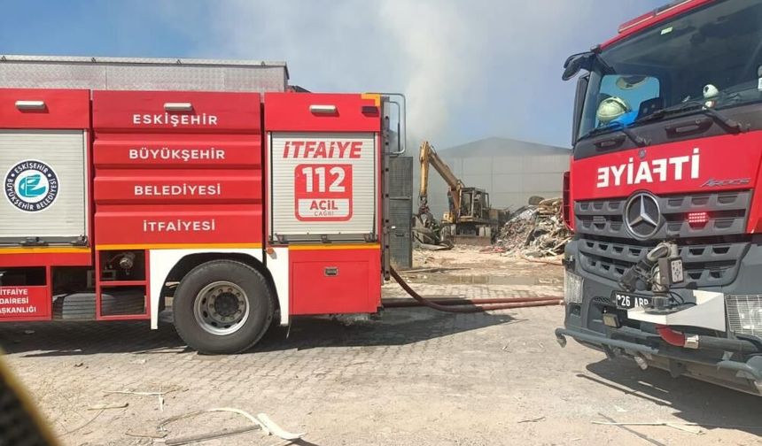 Eskişehir'de geri dönüşüm tesisinde çıkan yangın söndürüldü