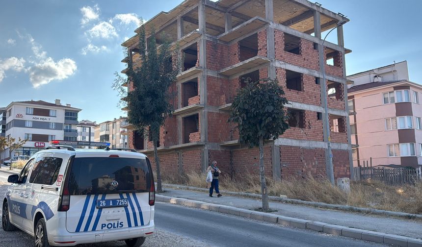 Eskişehir'de inşaatın 4'üncü katından düşen şahıs yaralandı