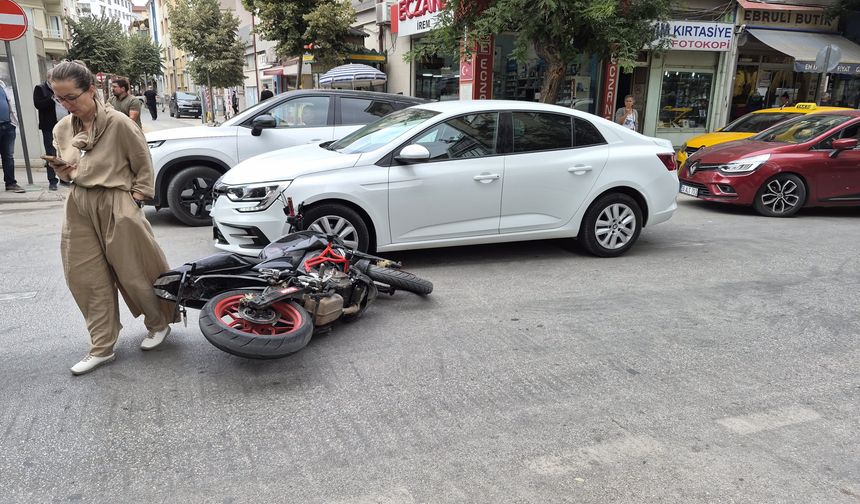 Eskişehir'de otomobille motosiklet çarpıştı