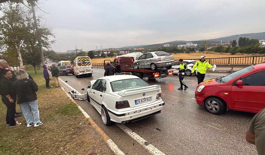 Eskişehir'de 7 araçlı zincirleme kaza: 1 yaralı