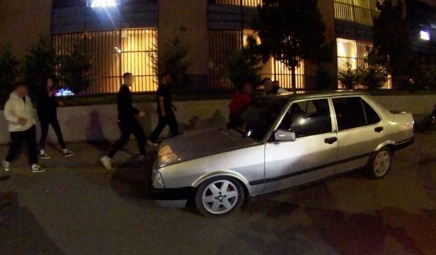 Eskişehir’de AVM önünde gergin anlar: Şahsa sözlü saldırı kask kamerasında