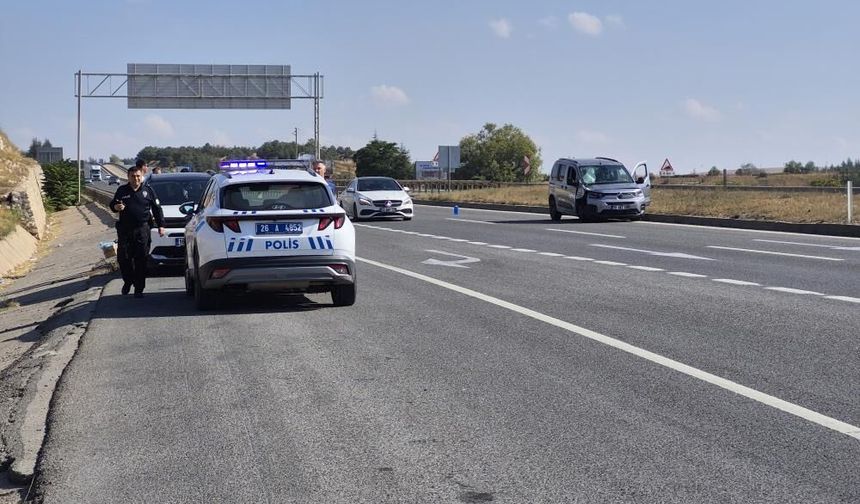 Eskişehir’de tıra arkadan çarpan hafif ticari aracın kadın sürücüsü yaralandı
