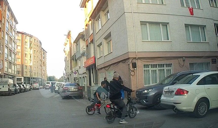 Eskişehir'de bisikletli çocuk aracın altında kalmaktan son anda kurtuldu
