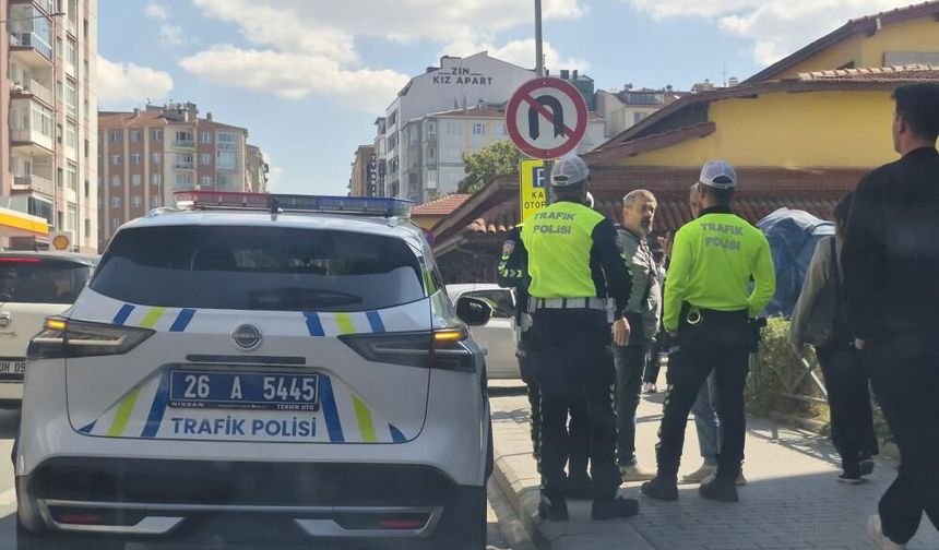 Eskişehir’de otomobille çarpışan motosiklet sürücüsü yaralandı