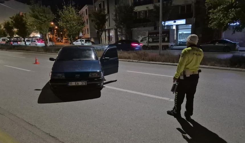 Eskişehir’de denetimde durdurulan sürücü otomobilini bırakıp kaçtı!