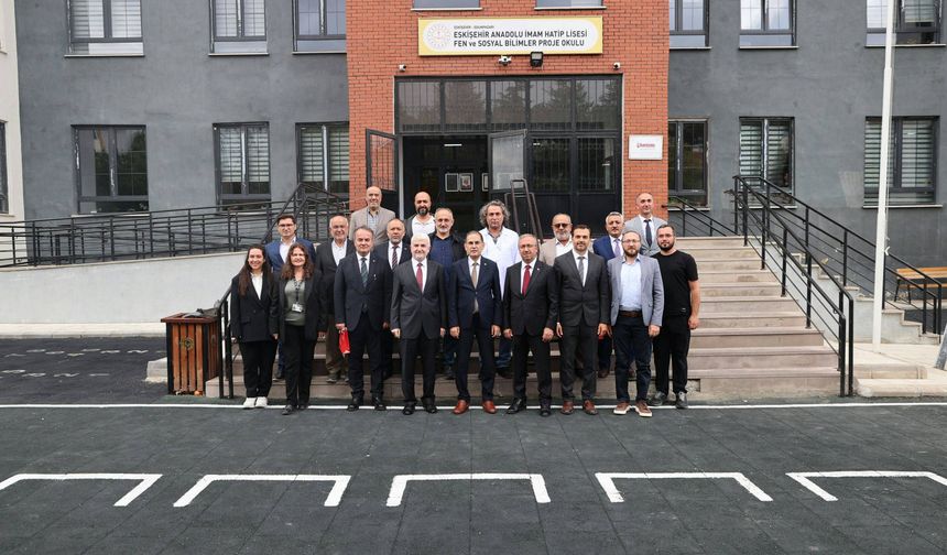 TEI, Eskişehir Anadolu İmam Hatip Lisesine kütüphane kazandırdı