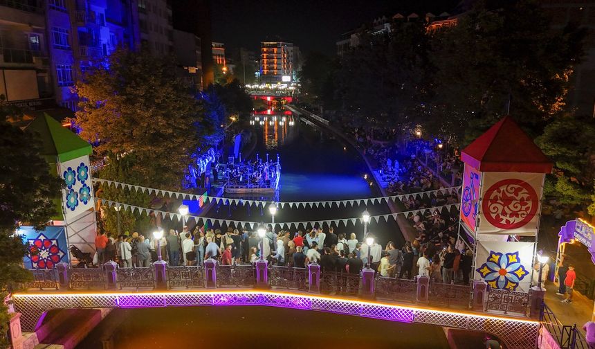 Eskişehir'de gondol üzerinde unutulmaz müzik ziyafeti
