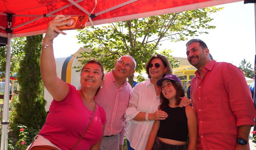 Başkan Ünlüce festivalde vatandaşlarla buluştu