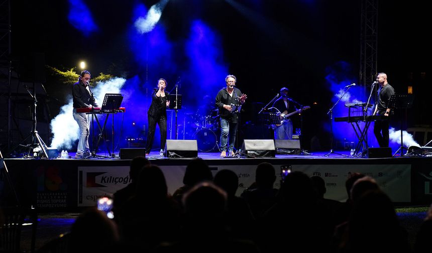 Pişmiş Toprak Sempozyumu’nda müzik dolu gece: Echo Tribute Band sahne aldı