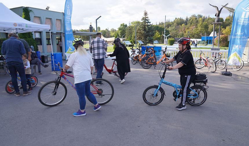 Tepebaşı’nda bisiklete ilk adım atölyesi: İlk pedallar birlikte çevrildi