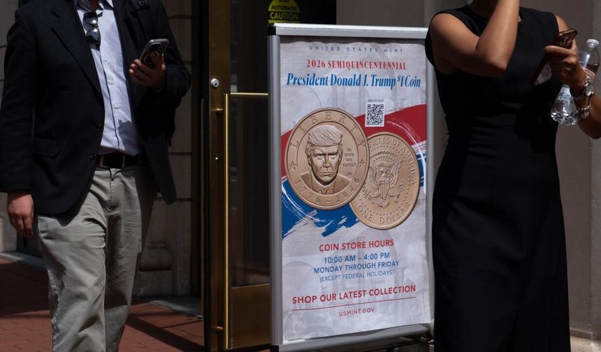 ABD'de Trump portreli 1 dolarlık madeni para tedavülde
