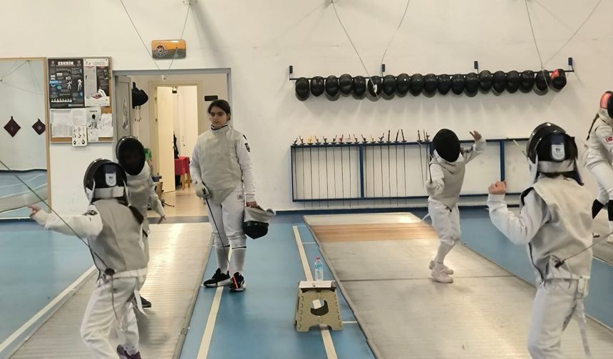 Eskrimciler vites yükseltti
