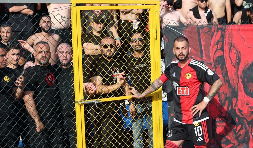 Eskişehirspor tribününden takıma devre arası uyarı