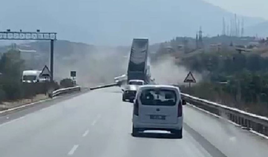 Tırın açık unutulan tırı dorsesi, EDS levhasını yerinden söktü