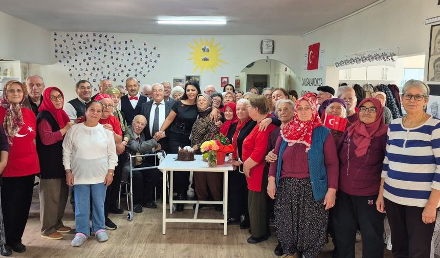 Odunpazarı Belediyesi'nin yaşlı bakım merkezlerinde Cumhuriyet coşkusu