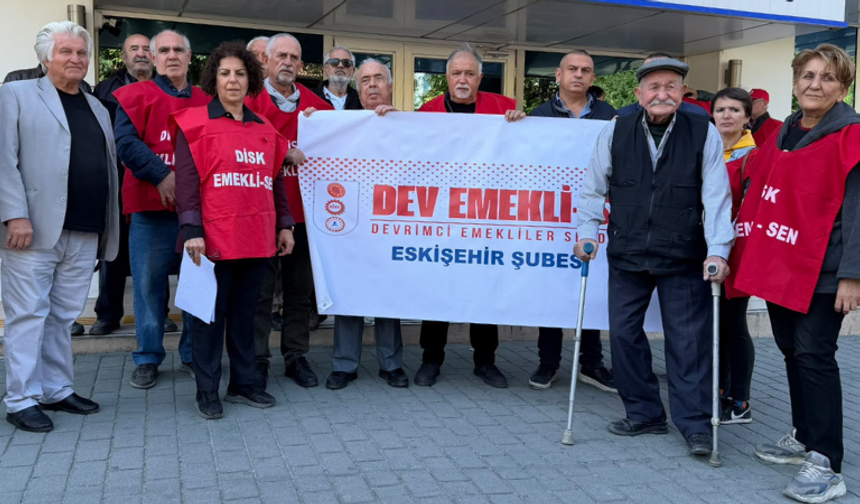 Emekliler SGK önünden seslendi: “Sadaka değil, hakkımızı istiyoruz”