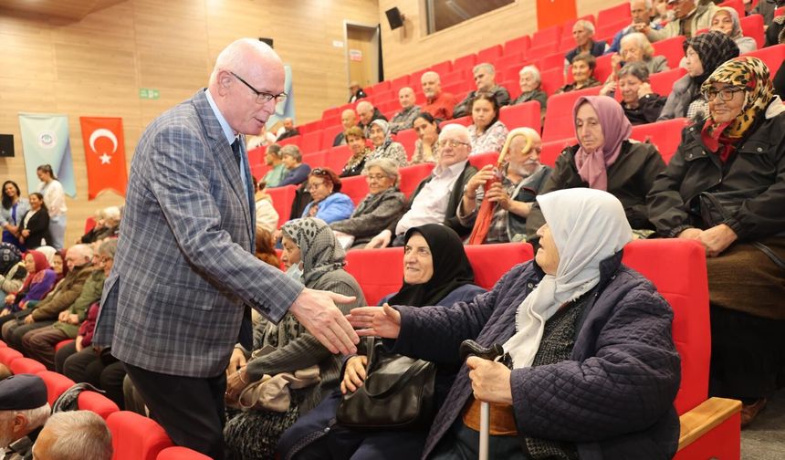 Kazım Kurt’tan yaşlılara: “Biz sizlerin evlatlarıyız”