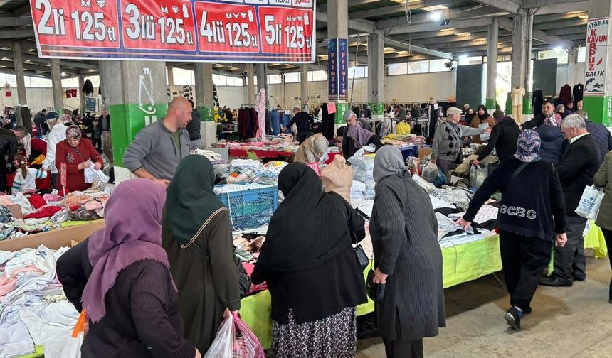 Tepebaşı’nda gece pazarı başladı: Gelecek yıl sebze ve meyve de eklenecek