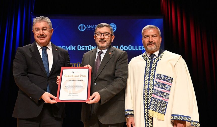Anadolu Üniversitesi Akademik Üstün Başarı Ödülleri sahiplerini buldu
