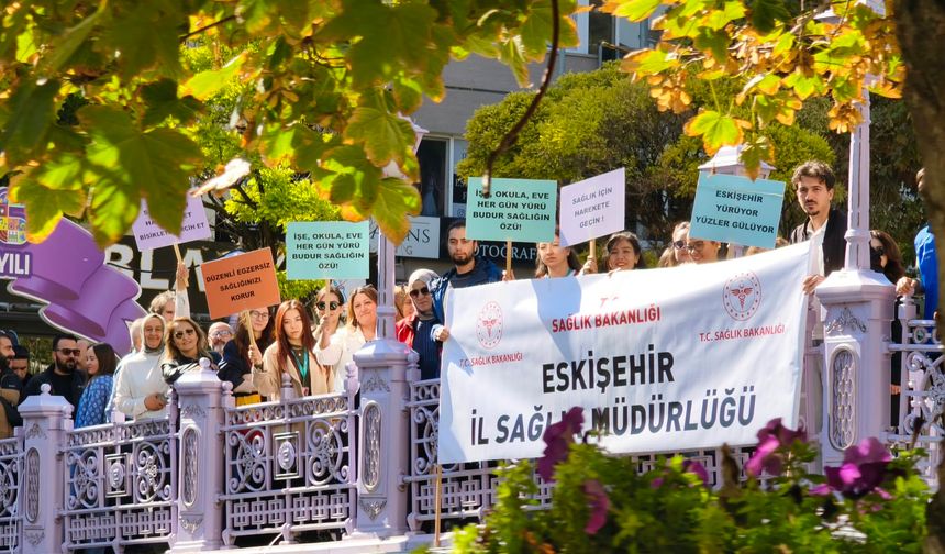 Eskişehir’de Dünya Yürüyüş Günü’nde sağlıklı yaşam için yürüyüş düzenlendi