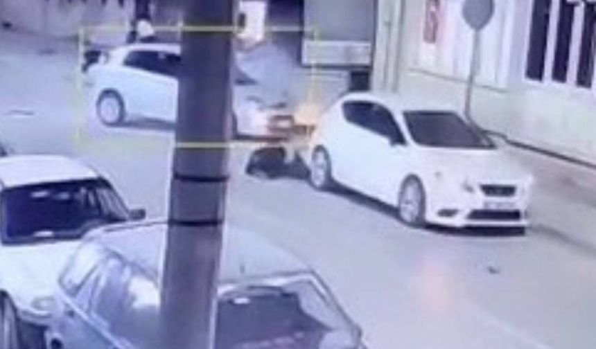 Eskişehir’de motosikletlinin yaralandığı feci kaza kamerada
