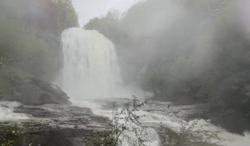 Bursa’da sağanak yağışın ardından Suuçtu Şelalesi coştu, Niagara’yı aratmadı