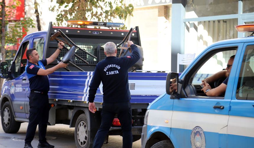Eskişehir’de kaldırım işgallerine zabıta müdahalesi